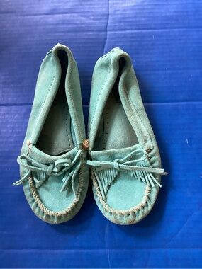 Minnetonka Teal Suede Moccasins with Fringe and Bow, size 8